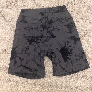 Kamo Fitness Serenity Shorts 6” Dark Matter print, size small
